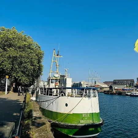 Funky Harbourside With Private Parking
