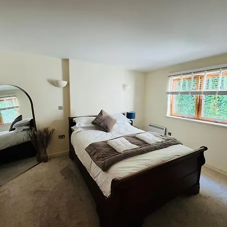Funky Harbourside With Private Parking * Bristol