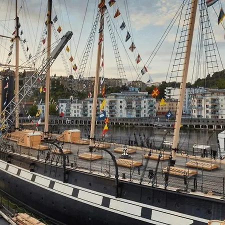 Funky Harbourside With Private Parking Apartman